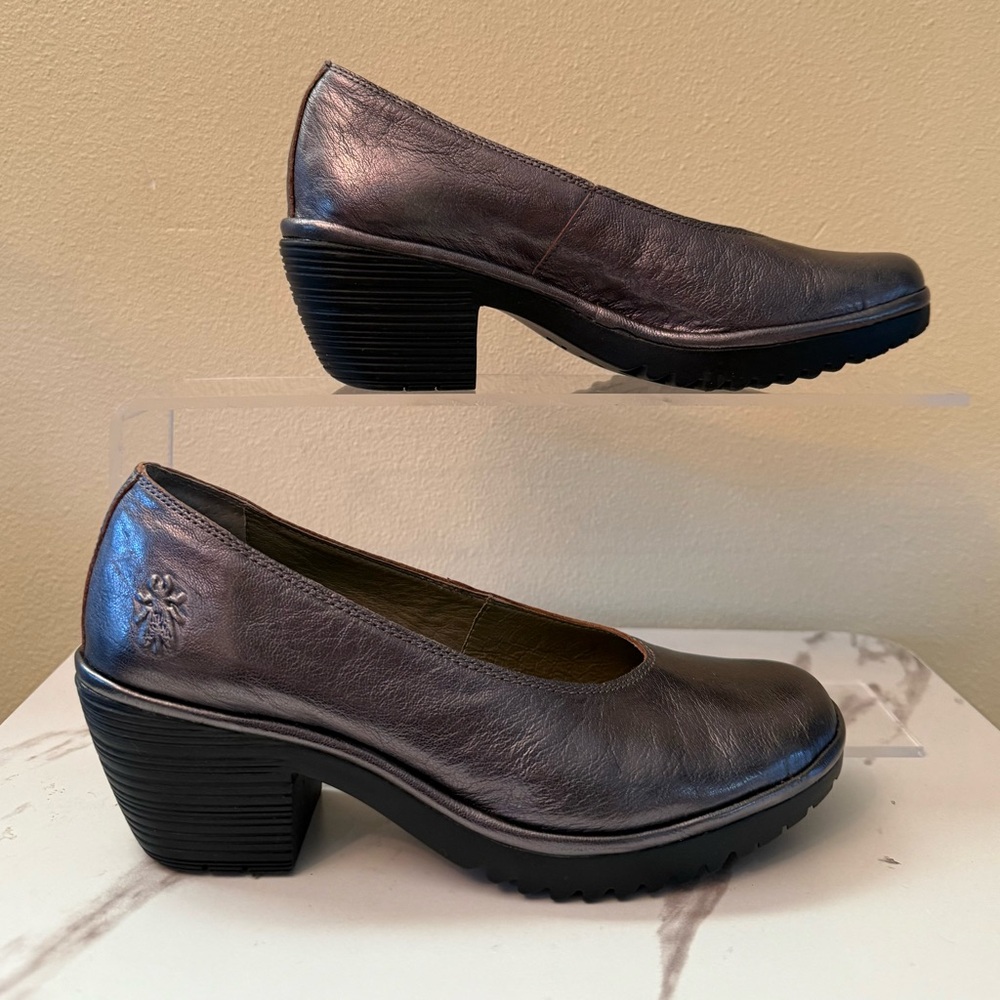 Fly London Yaz Wedge, Metallic Silver Gray, Size 38 (7-1/2 - 8 US,) EUC